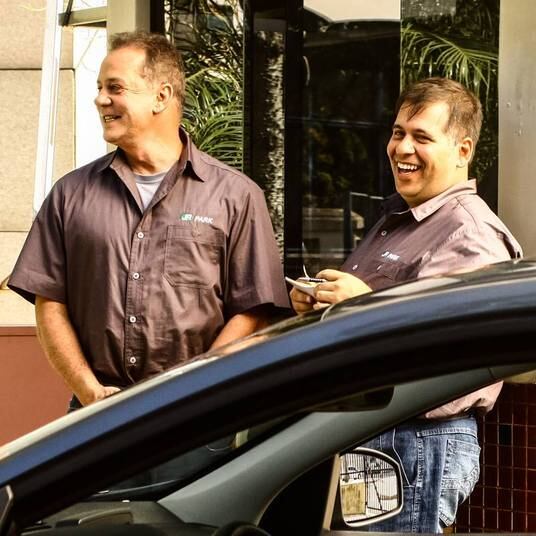 Se Puder...Dirija! foi o primeiro filme nacional de não animação gravado em 3D. Mas os elogios à produção pararam por aí. O roteiro e as piadas
foram massacrados pela crítica e o filme não durou muito tempo em cartaz