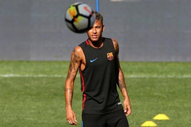 Neymar mantém bom ambiente, apesar de rusga com Semedo