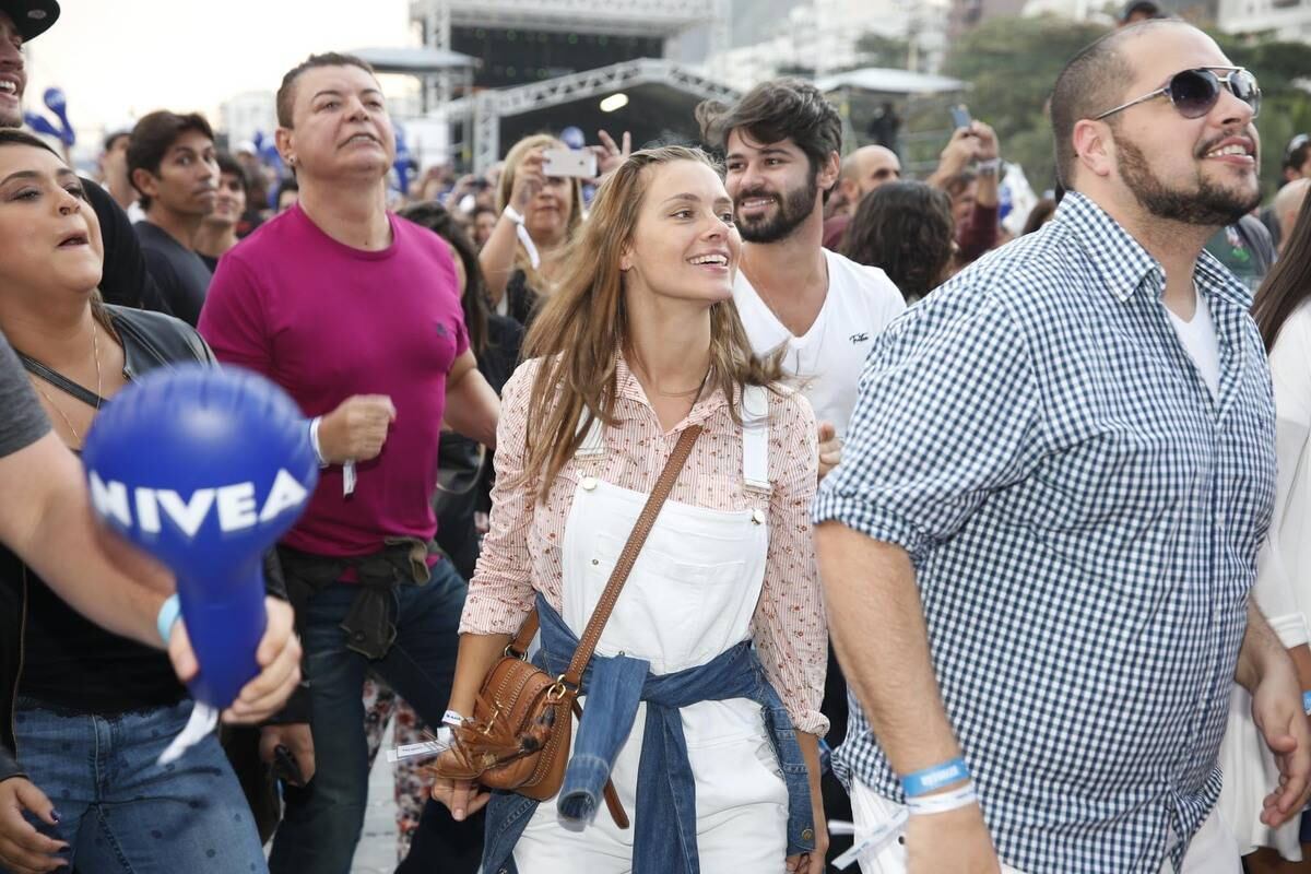 Famosos curtem apresentação de Ivete Sangalo e Criolo em Copacabana, no Rio de Janeiro, neste domingo (21)