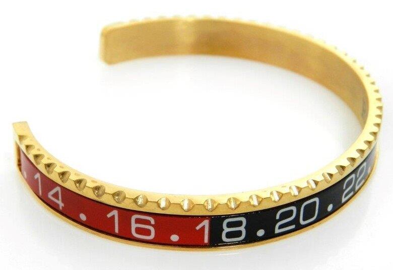 Esta pulseira SpeedoMeter Official GMT "COKE" vermelho
e preto, em aço com ouro é outra opção também com lance inicial de R$
50, um pouco menos da metade do valor encontrado na internet R$ 123,98. O leilão já está aberto para lances e será encerrado dia 17
de junho às 13h