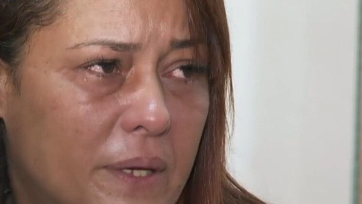 "Eu espero que ele não saia nunca mais. A minha filha não vai voltar. Nada tira a dor que estou sentindo no meu coração", relatou a mãe da jovem.

O Cidade Alerta vai ao ar de segunda a sexta, às 16h50, e aos sábados, 17h, na tela da RECORD.
