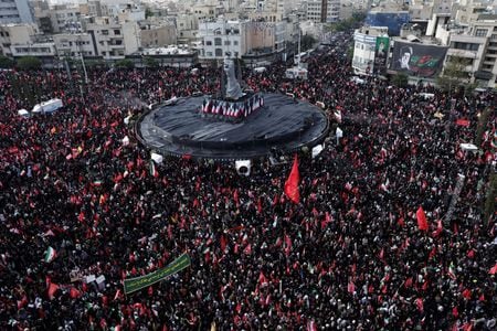 Cortejo fúnebre do falecido líder supremo do Irã, aiatolá Ali Khamenei