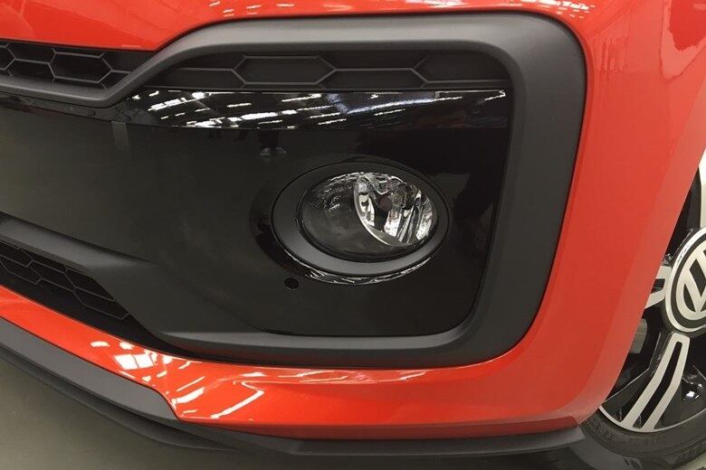 A versão topo de linha highup!, ganhou faróis de neblina com função "cornering light" e os sensores de chuva e crepuscular, que faz o acendimento dos faróis ser automático; seu motor é apenas o 1.0 TSI