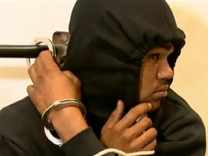 Após agredir a companheira, inconformado com a denúncia de agressão na delegacia, o rapaz planejou a morte de Keila Pereira, de 20 anos. Lennon John foi cruel em todos os detalhes do assassinato. Veja na reportagem
+ Quer ver tudo o que rolou no Cidade Alerta? Veja a íntegra no R7 Play