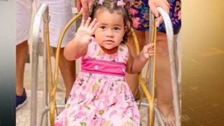 A pequena Manuela tentou se proteger do pai se escondendo atrás da avó. Ao ser questionado sobre o por que matou a filha, Mickeias tentou alegar que a menina teria entrado no meio da confusão, mas depois confessou que não queria que ela ficasse viva e sem o amparo da mãe ou avó