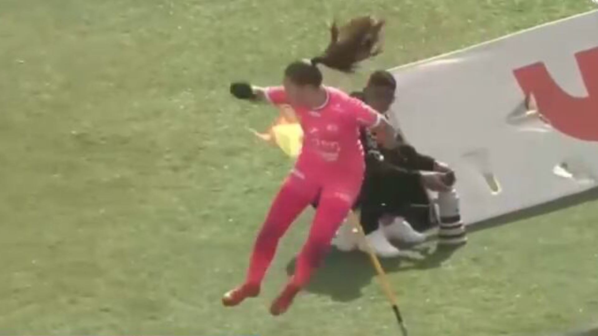 Aprova, Rogério Ceni? Goleira faz golaço de falta no Paulistão sub-15; assista