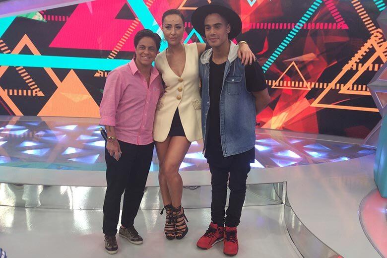 E posou ao lado de Sabrina e Thammy
+ Vídeo: Mika mostra talento para a música e canta Me Sinto Tão Bem
+ Quer saber tudo sobre o Programa da Sabrina? Siga o perfil no Twitter
+ A atração da japa mais famosa do Brasil também está no Facebook. Curta!
