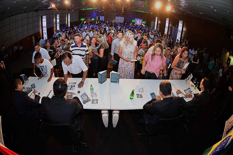 A obra traz novas e surpreendentes confidências diante de situações
dramáticas e dos momentos mais importantes da
história recente do País