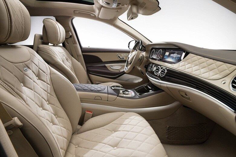 Requinte e luxo são absolutamente essenciais nesse modelo. Mesmo o condutor dispõe de um emaranhado de tecnologias — há generosa tela sensível ao toque no painel e um fino relógio analógico da marca IWC

Saiba tudo sobre carros! Acesse www.r7.com/carros
