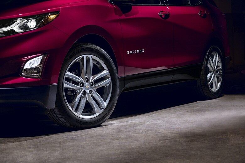 No mercado norte-americano, o Equinox terá farta lista de equipamentos e muitos opcionais. Por exemplo, haverá opções de rodas de liga leve de 17, 18 e 19 polegadas — a depender da versão