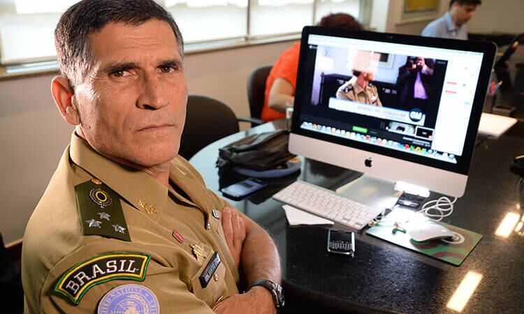 Em junho de 2019, o general Carlos Alberto dos Santos Cruz deixou a Secretaria de Governo da Presidência da República e foi o primeiro militar a deixar um ministério no governo Bolsonaro.