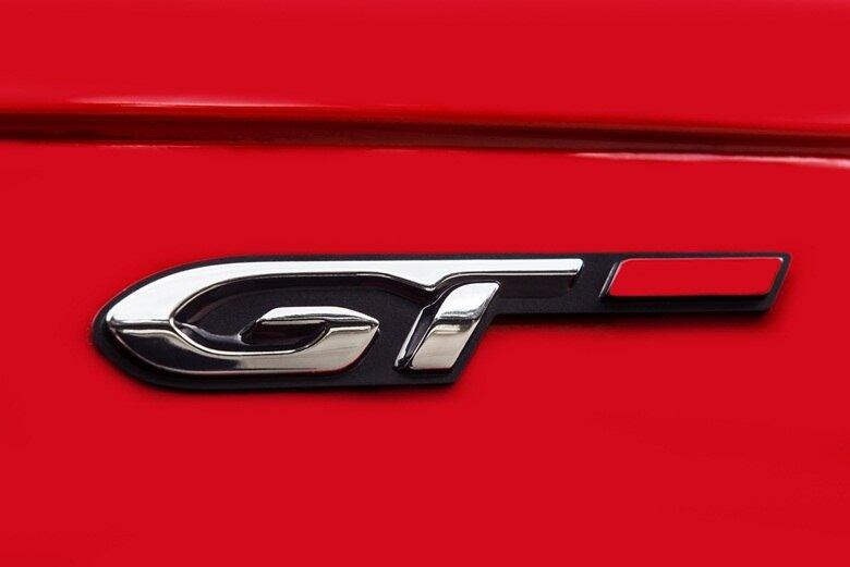 Ao menos, a versão GT traz de fábrica o controle eletrônico de estabilidade (ESP), além do ABS com EBD nos freios