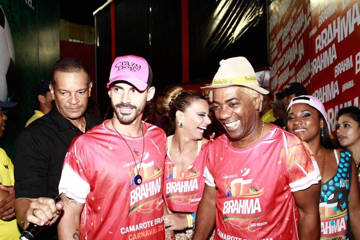 Acompanhada de Radamés, ela se encontrou com grandes amigos