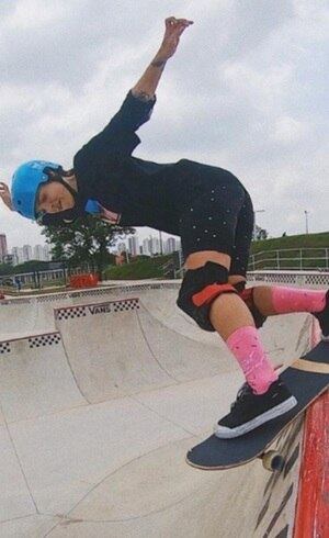 Karen Jonz é lenda do skate