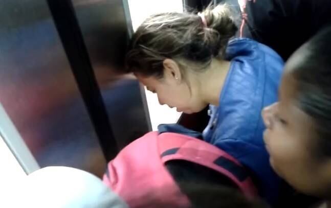 Mulher viajou de Itaquera ao Tatuapé com o dedo trancado na porta