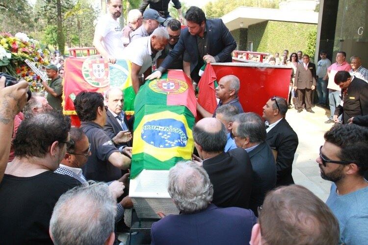 Corpo do cantor Roberto Leal é sepultado em São Paulo