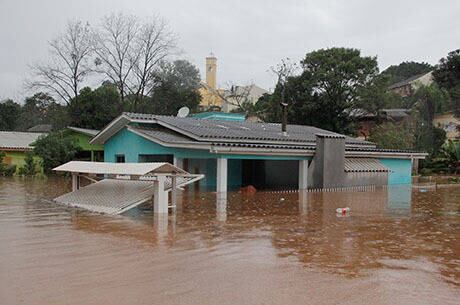 Chuva causa alagamento na cidade de Iraí (RS), na última quinta-feira (26)