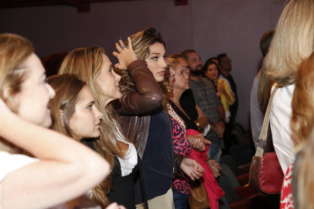 Sasha chamou a atenção na plateia do teatro