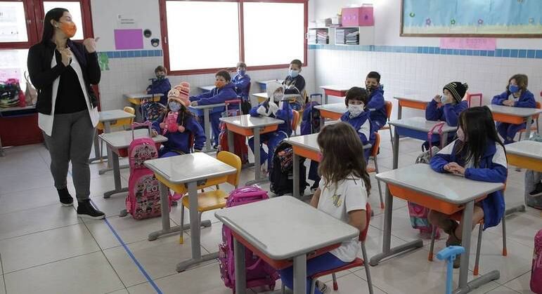 Sociedade de Pediatria de SP diz que momento é seguro para volta às aulas