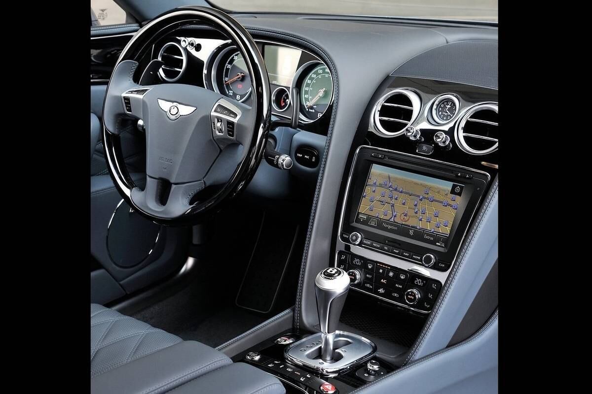 Luxuoso ao extremo, o interior do Continental usa apenas materiais de primeira linha, como couro legítimo e alumínio

Veja mais fotos do Bentley a seguir

Saiba tudo sobre carros! Acesse R7.com/carros
E confira os melhores preços de novos e usados em r7.icarros.com.br