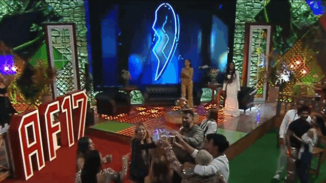 Reprodução em GIF/Confira como foi a última festança de A Fazenda 17 (03:30)