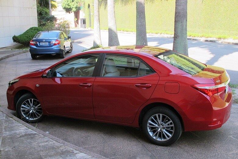 Honda Civic x Toyota Corolla

Saiba tudo sobre carros! Acesse www.r7.com/carros