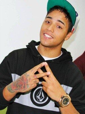 Daniel Pellegrino, mais conhecido como MC
Daleste, morreu depois de levar um tiro durante um show que fazia em uma
quermesse no bairro de São Marcos, em Campinas, em seis de julho de 2013