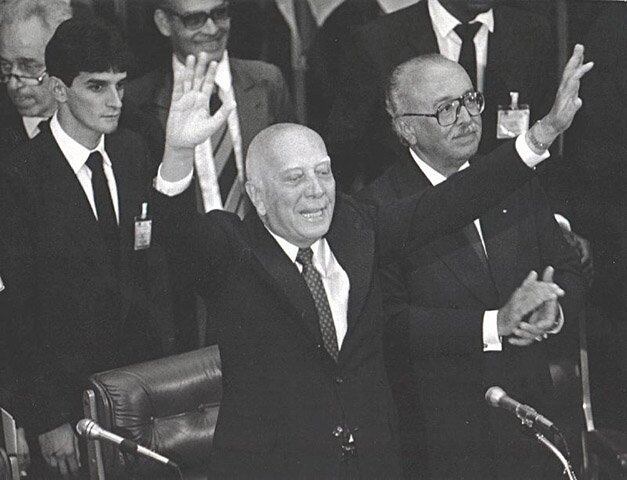 Ulysses Guimarães - Um dos principais políticos da história do Brasil, foi presidente da Assembleia que promulgou a Constituição Federal em 1988.