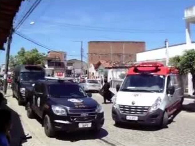 Mãe e filho foram socorridos ao hospital em ambulâncias separadas