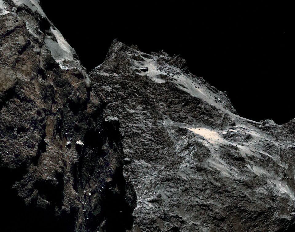 A sonda Rosetta está cada dia mais próxima de pousar no cometa 67P/Churyumov-Gerasimenko. Antes disso, a sonda já aproveitou para tirar alguns fotos do cometa. Esse tipo de imagem é importante para que cientistas possam descobrir do que é feito o astro