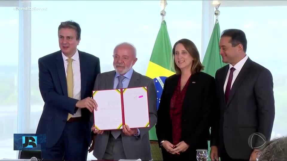 Lula assina decreto que altera regras do ensino à distância no Brasil