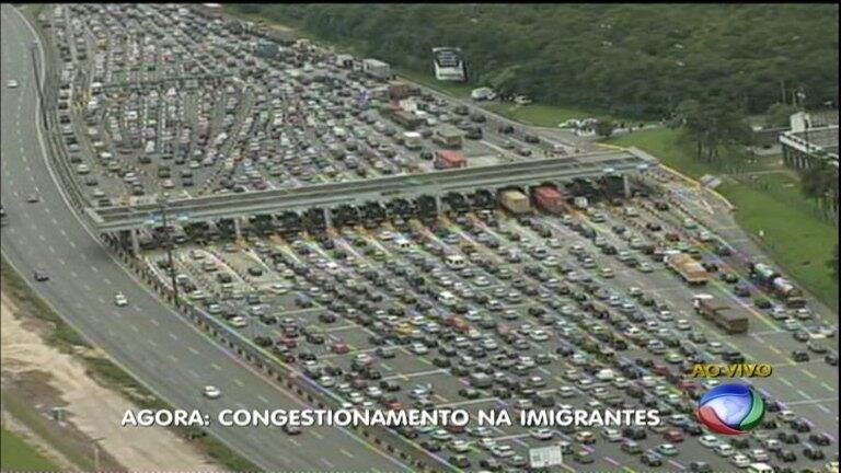 Lentidão é causada pelo excesso de veículos, segundo concessionária