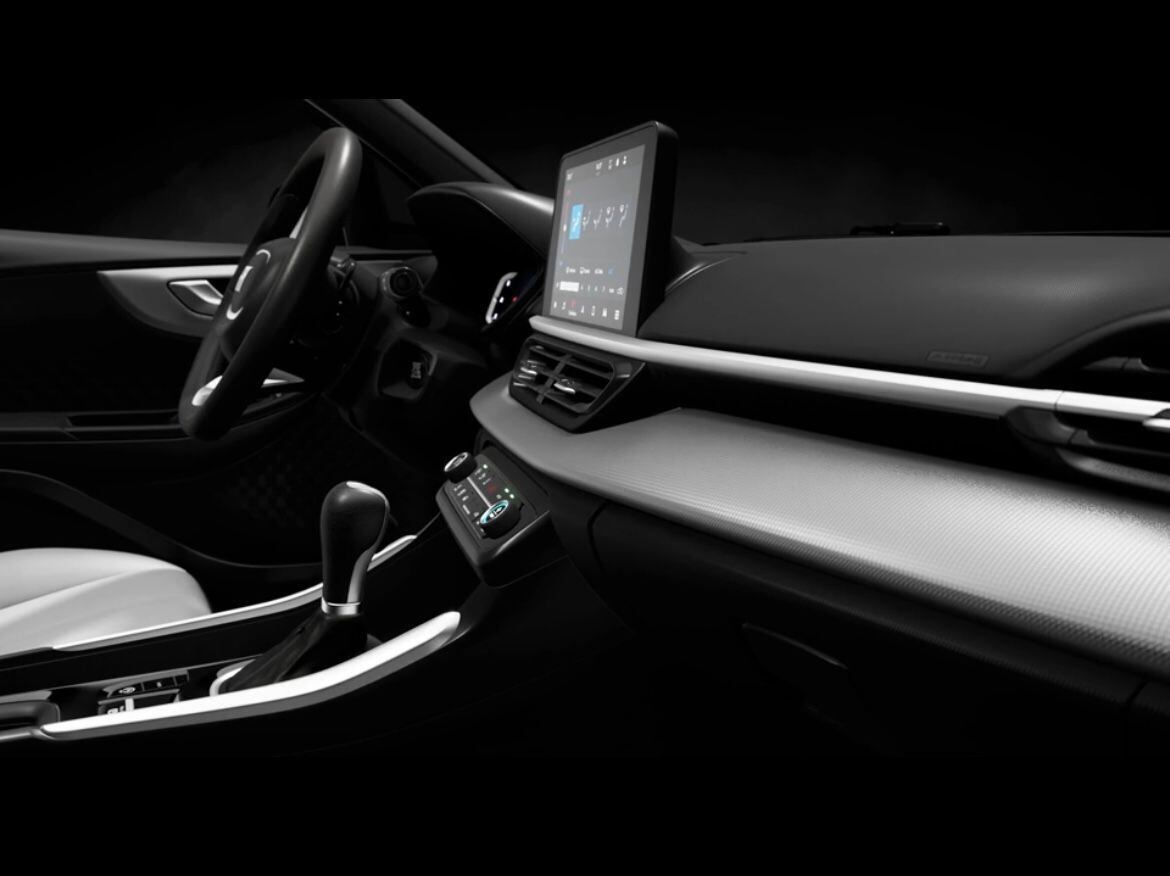 Porção central do painel tem aplique cinza e bancos tem revestimento de couro claro