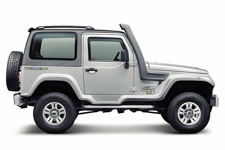 Em termos de equipamentos, o Troller T4 atual oferece algum conforto, com ar-condicionado, direção hidráulica e vidros, travas e espelhos retrovisores com ajuste elétrico