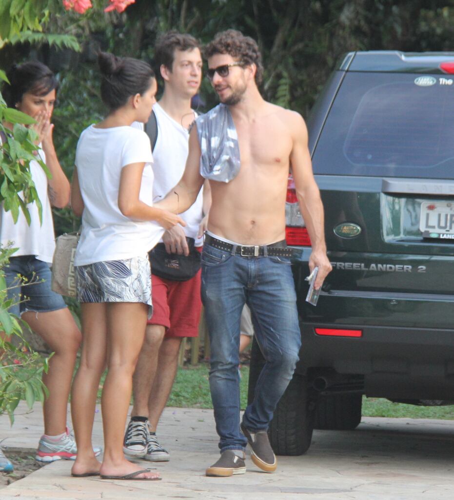 

Por conta
das filmagens do longa-metragem Filhos do Eldorado, Mariana Rios e Daniel de
Oliveira estão com toda a produção do longa em Belém, no Pará.


Na última
terça-feira (27), os atores foram clicados em um clima de chamego, nos
bastidores das filmagens.

Apesar dos
burburinhos, eles têm afirmado que são apenas amigos. Será?


