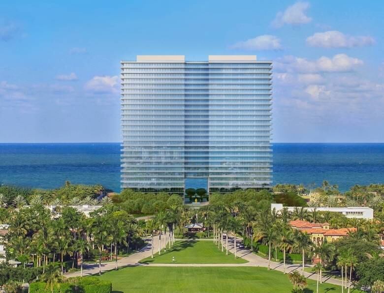 Você é um milionário brasileiro? Então você já deve saber que os norte-americanos estão de olho em você.

A nova aposta deles é um luxuoso imóvel em Miami, que está sendo construído na última área disponível de frente para o mar da cidade. Com preços das unidades entre R$ 3,5 milhões (US$ 1,5 milhão) e R$ 19 milhões (US$ 8 milhões), o empreendimento tem obras de arte a céu aberto e luxo de sobra para atrair os endinheirados. Confira nas imagens a seguir