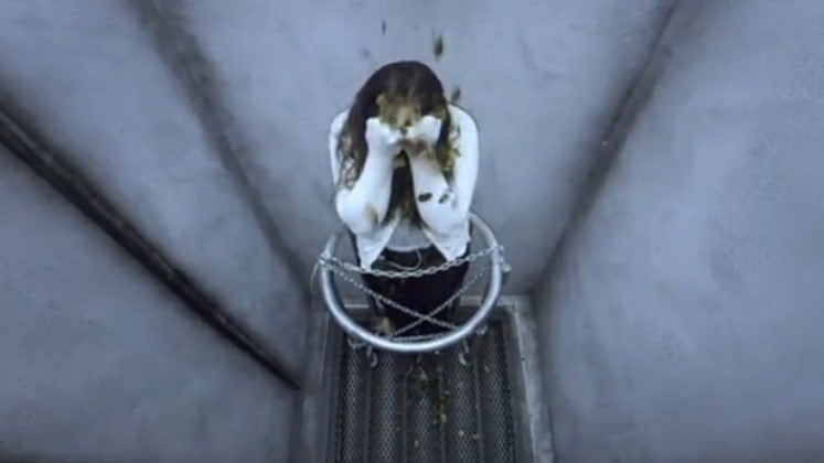 O Power Couple Brasil também exige muita coragem! Foi isso que as participantes mostraram quando encararam uma chuva de baratas a cada minuto, enquanto os seus parceiros respondiam um quiz sobre o mundo feminino