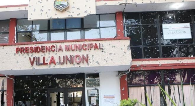 Fachada da prefeitura de Villa Unión: grupo armado realizou dezenas de disparos