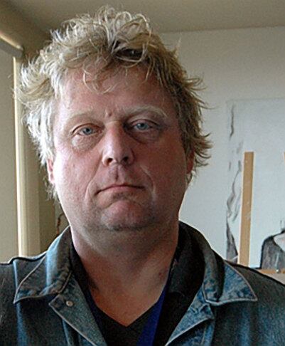 Theo van Gogh - Cineasta holandês, foi morto aos 47 anos, em 2/11/2004, por um terrorista islâmico. Bisneto homônimo de Theo, irmão do pintor Vincent van Gogh, ele era crítico do Islã e apoiava Ayaan Hirsi Ali (defensora dos direitos das muçulmanas). Foi baleado e esfaqueado a caminho do trabalho.