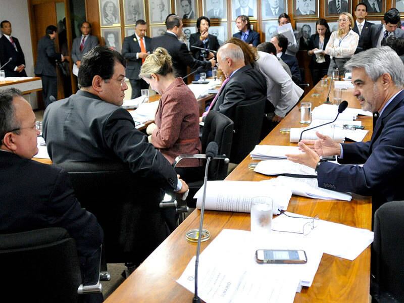 Data: 19/02/2014
Senador Humberto Costa (PT-PE) fala durante debate sobre a redução da maioridade penal
Crédito: Geraldo Magela/Agência Senado