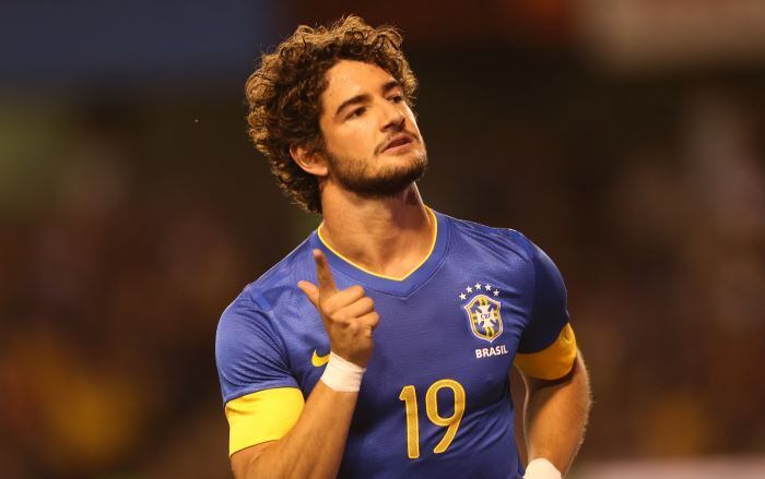 Alexandre
Pato (Milan): preterido por Grafite e Nilmar na Copa de 2010, muito por conta de suas lesões no Milan, Alexandre Pato era a aposta de camisa 9 de Mano Menezes 

Conheça o R7 Play e assista a todos os programas da Record na íntegra!
