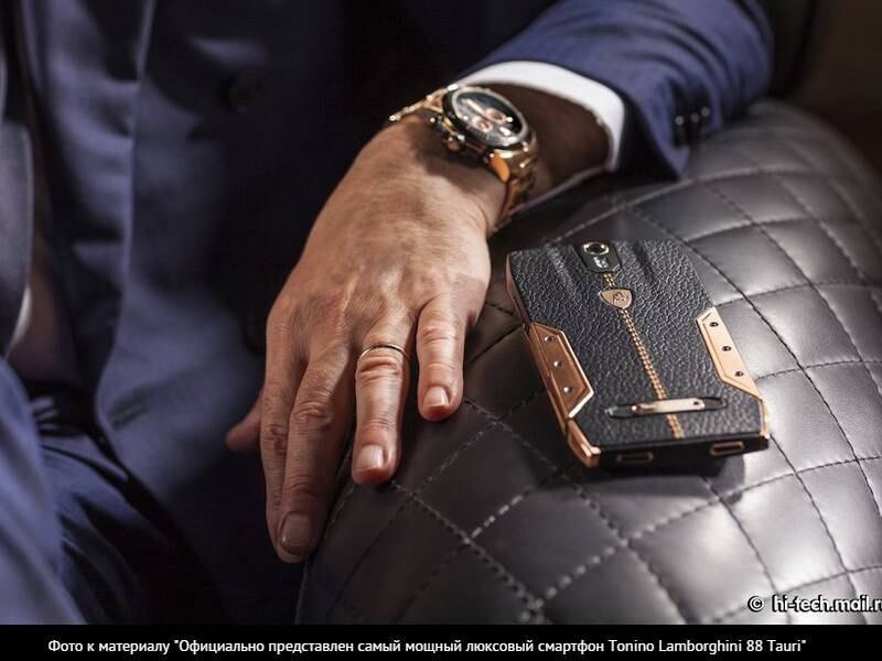 O aparelho é vendido sob o slogan de "a selfie mais luxuosa do mundo"