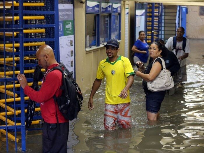 Estação de trem de São Francisco Xavier ficou toda alagada