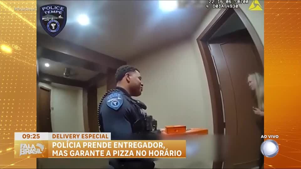 Policiais entregam pizza após prisão de entregador durante blitz