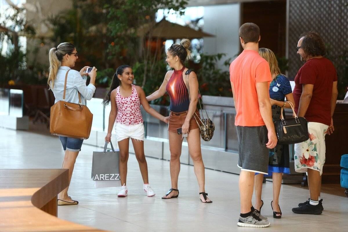 Atriz e diretor foram fotografados em um shopping do Rio de Janeiro