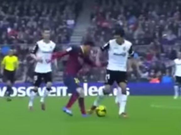 Atualmente, joga pelo Barcelona e pela Seleção Argentina, equipe a qual é capitão desde o segundo semestre de 2011
