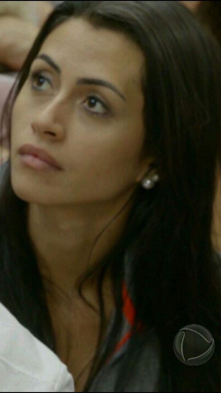 Thais é natural de São Manuel, cidade do interior de São Paulo, e é formada em arquitetura
