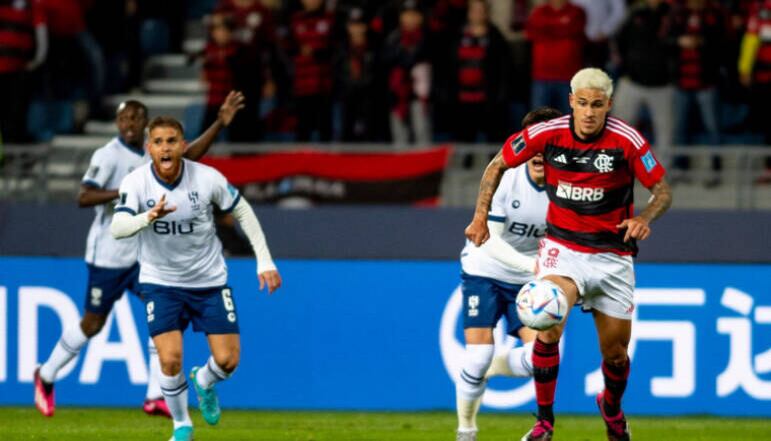 2. Derrotas em todas as finais

Na conta de Vítor Pereira há cinco finais que escaparam do Flamengo (Mundial, Supercopa do Brasil, Recopa Sul-Americana, Campeonato Carioca e Taça Guanabara), mas o time ainda aumentou a lista, com a perda da Libertadores (esta já sob o comando de Sampaoli). 

No Brasileirão, está 12 pontos atrás do líder e tem apenas 1,2% de chance de ser campeão