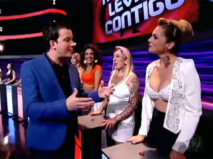 

A
partir de cada nova informação que receberem sobre o pretendente, as mulheres
decidem se permanecem na disputa ou não. A garota que terminar com a luz acesa
no totem é a escolhida por ele. Me Leva Contigo é exibido todas as
sextas-feiras, a partir das 22h15



+ Noiva há oito anos, Juju Salimeni conta como foi conquistada pelo amado

+ Rafael Cortez se dá prazo para ser pai: “Até os 40 eu terei filho”

+ Rafael Cortez se desconcentra no palco com decote de participante. Veja alguns deles!