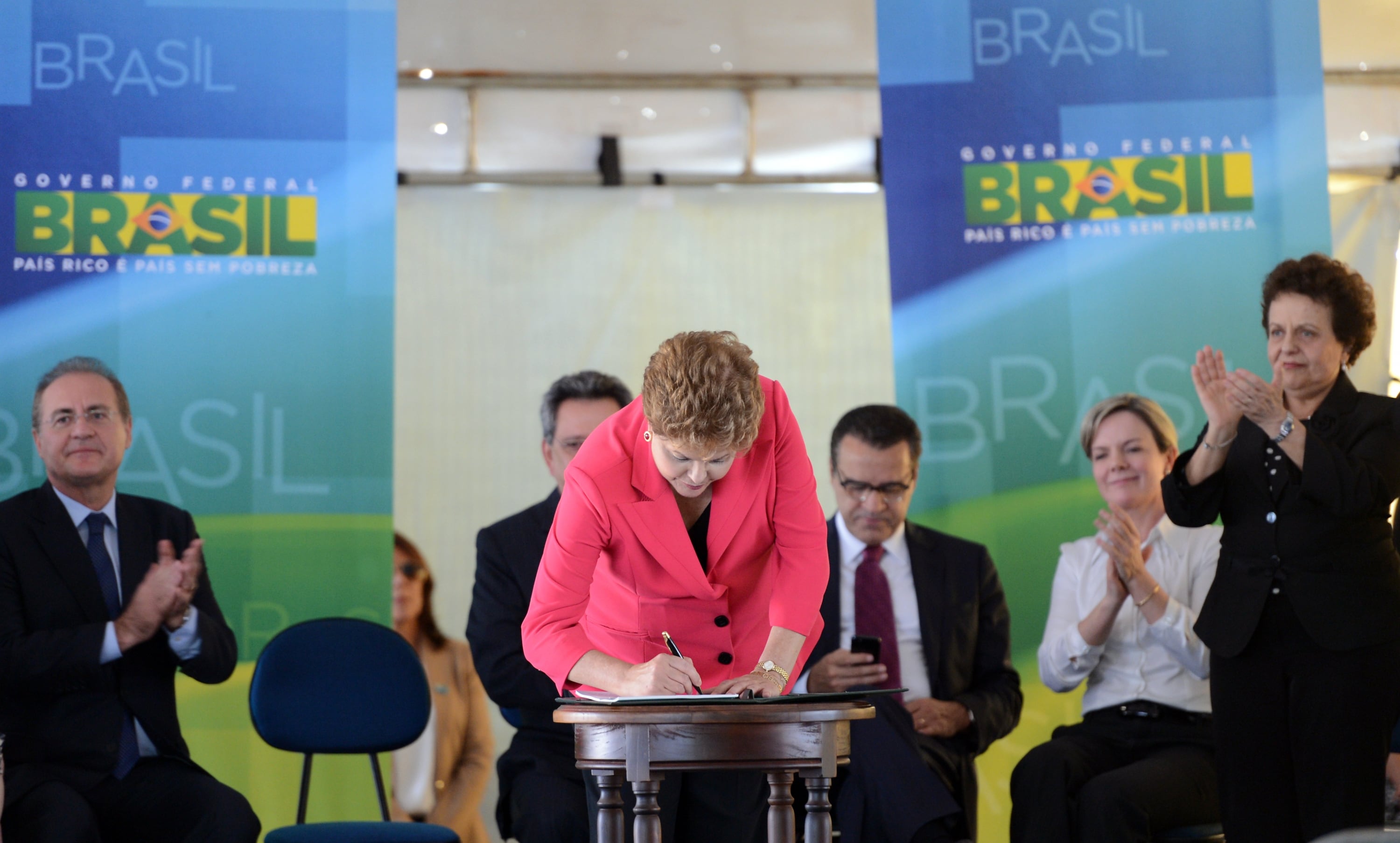 Lei diz que famílias de taxistas fiacm com a permissão do serviço